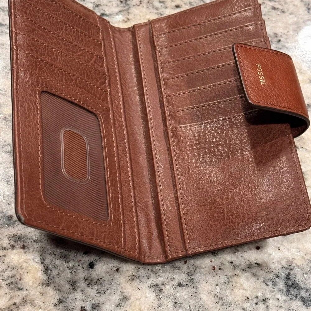 Fossil Women's Brown leather Wallet no stains or scratches